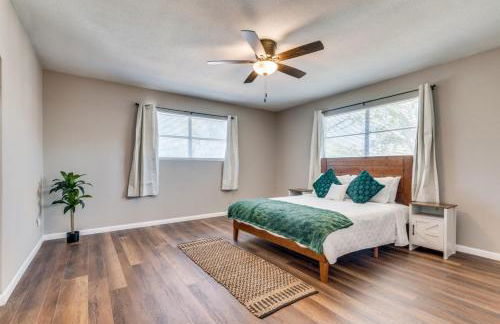 Farmhouse With Amazing Pool at Wester Hills Temple - Photo 14