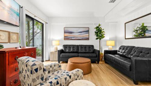 Newly remodeled 8-steps to sand path of Beach! - Foto 5