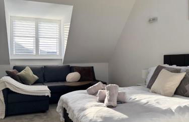 Parkside Luxury 3 bedroom home, 5 min to Ebbsfleet Station and has free Parking - Foto 11