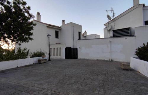 Beautiful Duplex with a Patio - Photo 24