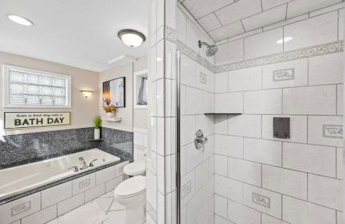 3BR Cozy Family Home with HotTub & Spacious Backyard - Foto 60