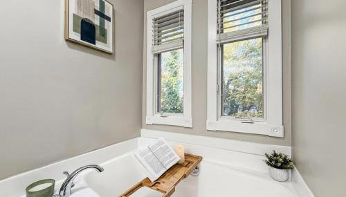 King Bed! Soaking tub! Fenced Yard w Screen Patio - Foto 4, towels