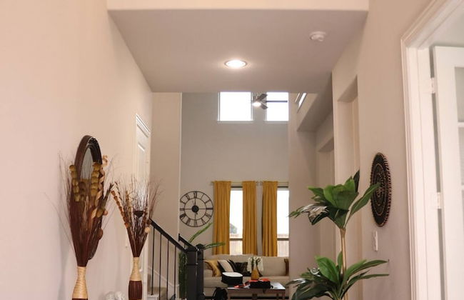 Spacious Home w Putting Green -for Extended Stays - Photo 39