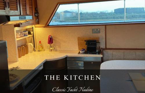 Classic Yacht Nadine in Poole Harbour, Dorset, with a Hot Tub Jacuzzi - Photo 11