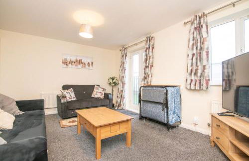 5 bed house with free parking in quiet location - Photo 8