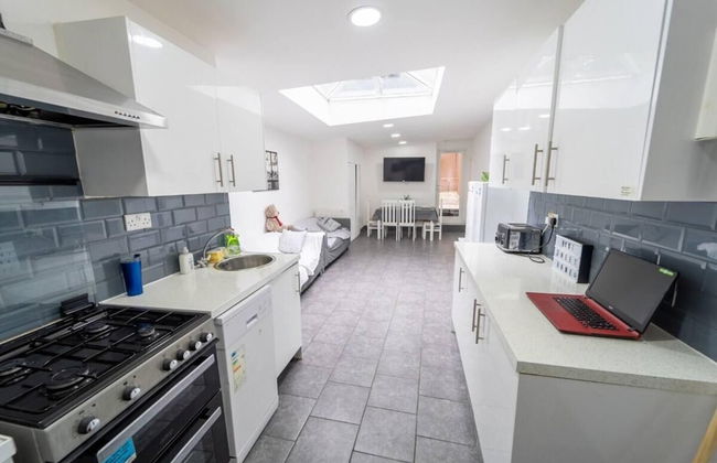 Studio Close to Selly Oak Train Station - Photo 6