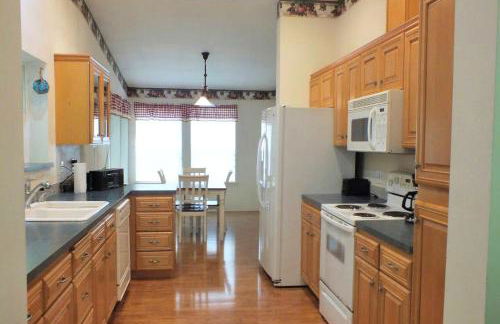 Peaceful Family Cabin on Beautiful Property, Plenty of Hiking and Fishing, 20 minutes from the coast, bordering Siuslaw National Forest, Oregon - Foto 9