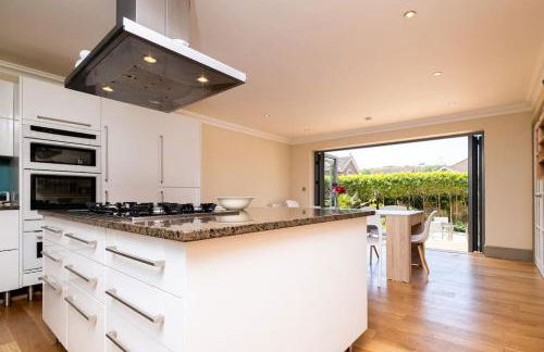 Stunning 5-bed 3-bath house close to the sea! - Foto 37