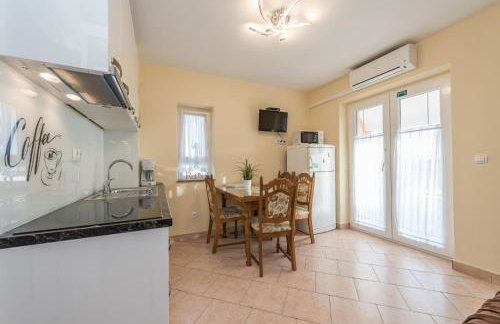 Villa Zdenka with heated pool - Photo 22