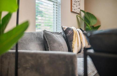 4BR Townhouse King Bed 2-Story Near NC State - Foto 9