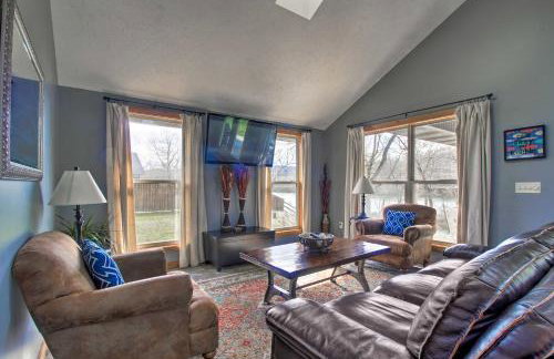 Mountain Home Cottage with Deck on White River! - Foto 1