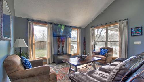 Mountain Home Cottage with Deck on White River! - Foto 1