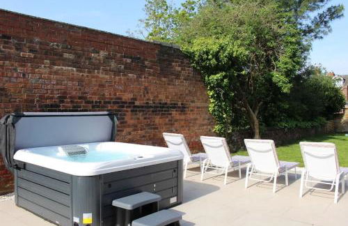 Our House Collective - Luxury Stay in Lincoln City Centre, Hot tub, Sleeps 16 - Foto 1