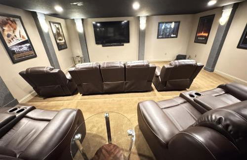 Luxury Mansion Pool Hot Tub Theater Outdoor Kitchen BBQ GM RM 2 Miles Disney - Foto 52