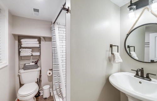 Walkable Location Modern DC Apt with Yard Access! - Foto 17