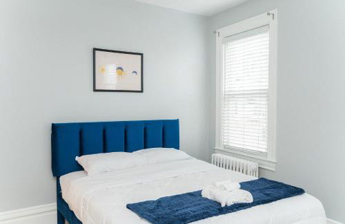 TWO town homes! 6 Bedrooms, 2 King beds, Walk to Eats - Foto 32