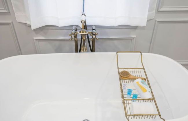 Elegant Spring Stay on Peaceful Retreat - Photo 75