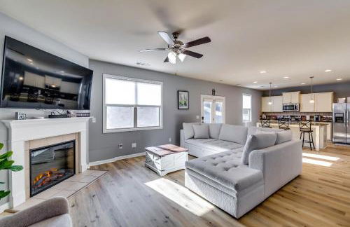 Open Plan Arcade Home with Natural Hardwoods Sleeps 10 - Foto 4