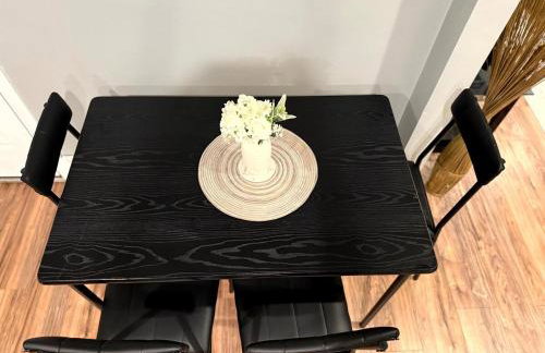 Cozy 1BR Retreat Near Transit, Dining And Parking - Foto 6