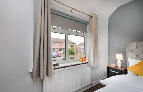 Comfy stays, Rotherham for contractors & Families, spacious, conservatory, free parking, wifi, 3BDR - Foto 32