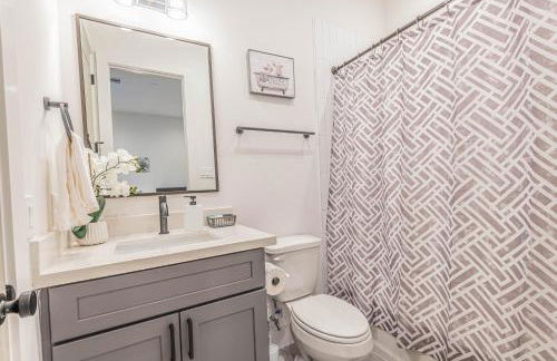 Luxury Charming 3BR 3Bath Free Wi-FI 8 Guests, Gated Home, Houston Downtown - Photo 25