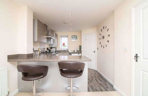 Quiet Two Bedroom House Driveway Parking & Garden - Foto 8