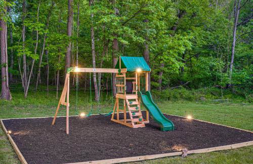 NEW! Shenandoah family & dog friendly cabin - 5 min walk river with private river access, BBQ, playground, fire pit - Foto 33