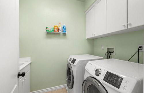 Spacious Luxury home in Gated Community with Resort Pool & Scenic Views - Photo 64