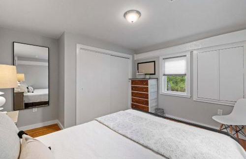 Comfy Large Bungalow - 4 Bed 1BA On Private Pond - Foto 37