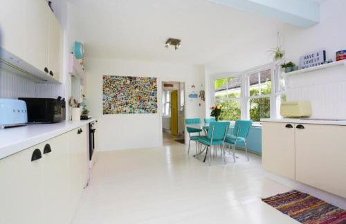 BRIARDENE AT BROADLANDS by BOURNECOAST - A Beautiful Large Family Home with a Garden and Parking in a Popular Area - HB7352 - Foto 6