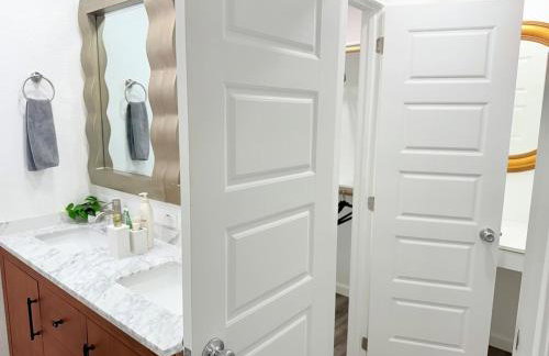 Arlington Entertainment District Home Purple Door - Foto 11