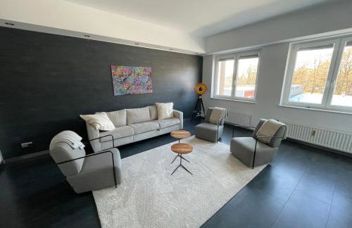 TruRetreats Design Loft für 8 Personen I Riesige Küche I eCharger I 65z SmartTV I 150qm - Foto 8