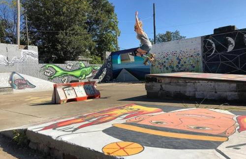 Cozy Delightful Private Studio near Rhodes College, Shuttle, & Vehicle Rental - Foto 32