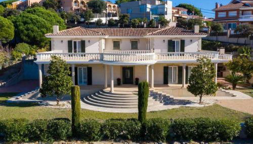 Architectural jewel between sea and mountains - Foto 3, Garden view