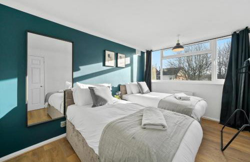 Cosy 3 Bedroom with Free Parking, Garden and Smart TV with Netflix by Yoko Property - Foto 8