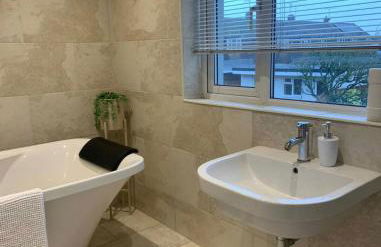 7 bed 3 bath M25 Long term Parking - Foto 29