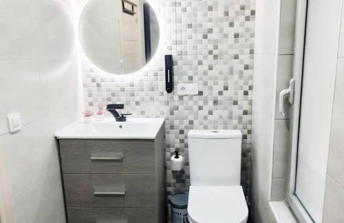 - LUJO - Parking, Maquina Arcade, Wifi y Netflix - Foto 7