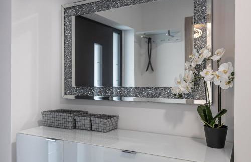 Luxury White Sails Villas with a Multi Sport Court and Sea View - Photo 17