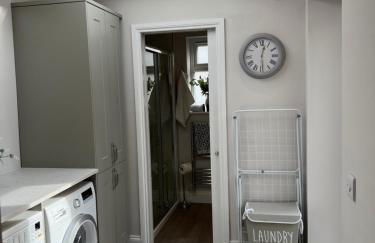 The Lily Pad - Boutique Townhouse, a short walk to Town Center and Racecourse - Photo 20