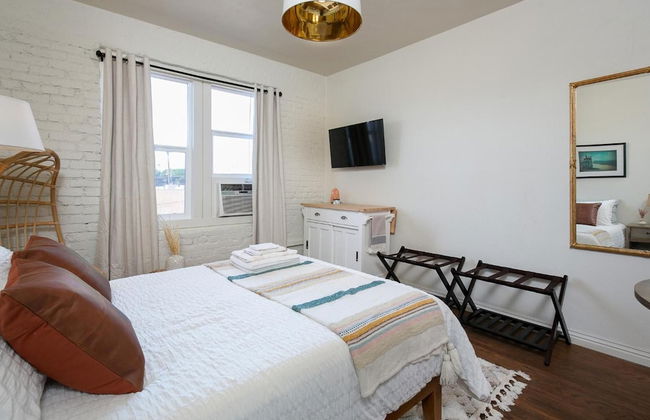 Beautiful Studio Near Hollywood! Sleeps 2! - Photo 7