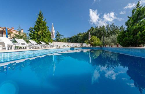 Villa Marić, a charming villa with a beautiful poolside - Foto 14