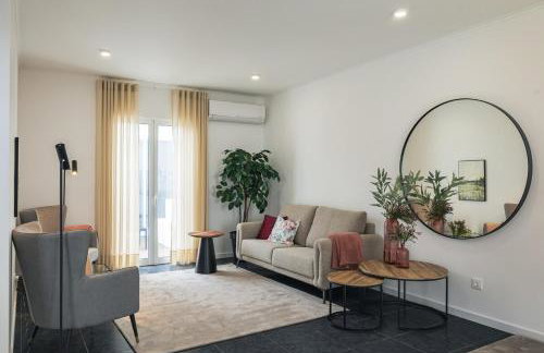Modern 3BR Home, AC in All Rooms, Walk to 2 Beaches, Private Patio, Washer & Dryer - Photo 7
