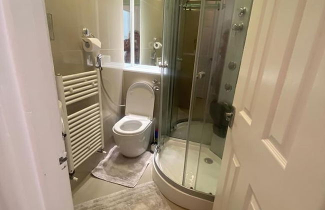 Charming 1-bed Apartment in Chigwell - Foto 7