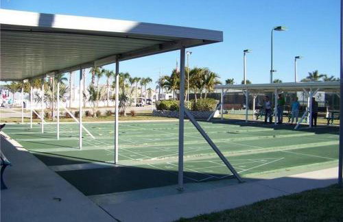 Stylish 2 bedroom home Steps from private beach - Foto 19