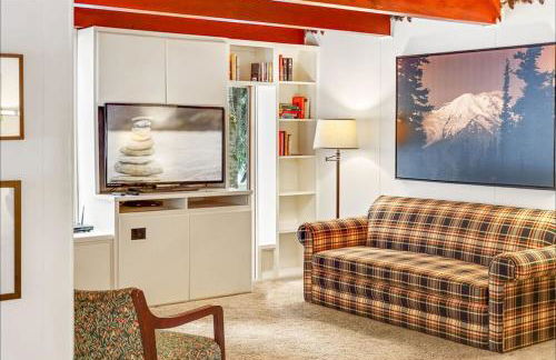 NEW: Steps from White River near Mount Rainier National Park - Foto 21