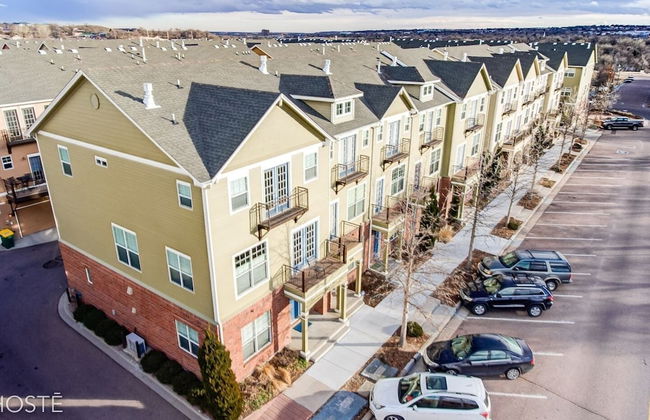 3BR Downtown Townhome /w Stunning Balcony Views! - Photo 30