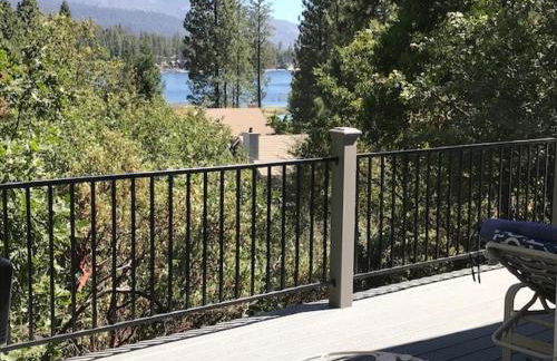 Near Yosemite Bass Lake Cabin with Hot Tub, Lake View, Pet Friendly - Photo 42
