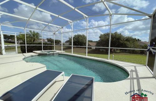 556 Gorgeous home with Pool and Spa Not Overlooked at Back 3 Bedrooms and 2 Full Bathrooms - Foto 32