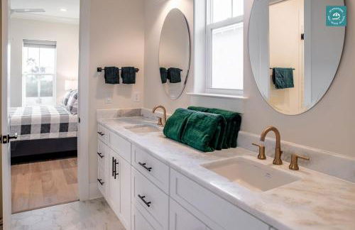 R3 at Inlet Beach with Pool Access and EV Connector - Walk to Beach - Photo 29