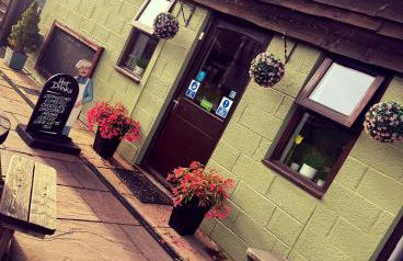 Robin Cabin with hot tub - Foto 43